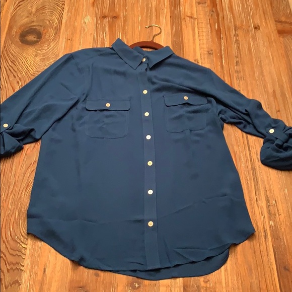 LOFT Tops - Loft shirt with optional button up sleeves
